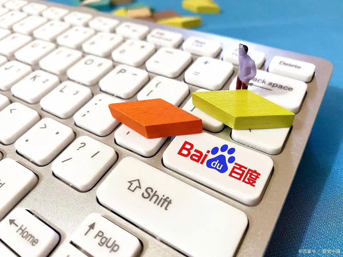 一个女歌手和她的幕后操控者